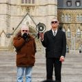 Ted Smith, gestionnaire du Victoria Cannabis Buyers Club et le conseiller juridique John Conroy